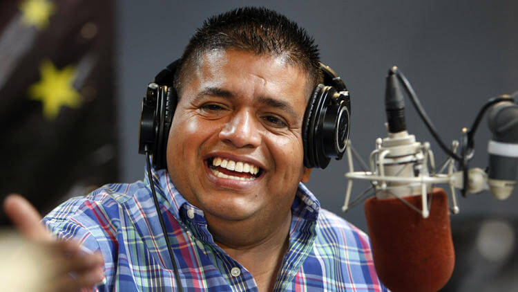 la-et-ct-radio-personality-ricardo-sanchez-el--001