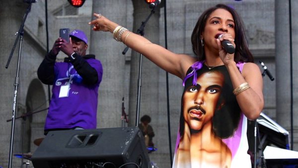 Tammi Mac as @Guy Black takes a pic of the crowd.. — at Los Angeles City Hall.