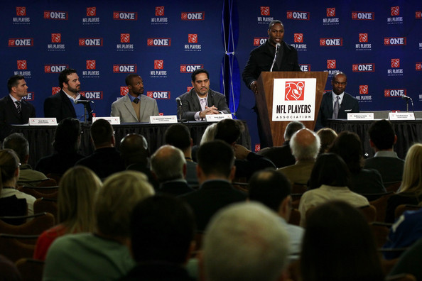 NFL-Players-Association-Press-Conference-H8S-3Ph9k28l-5
