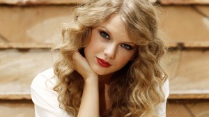 Taylor Swift posing with her Billboard Music Awards