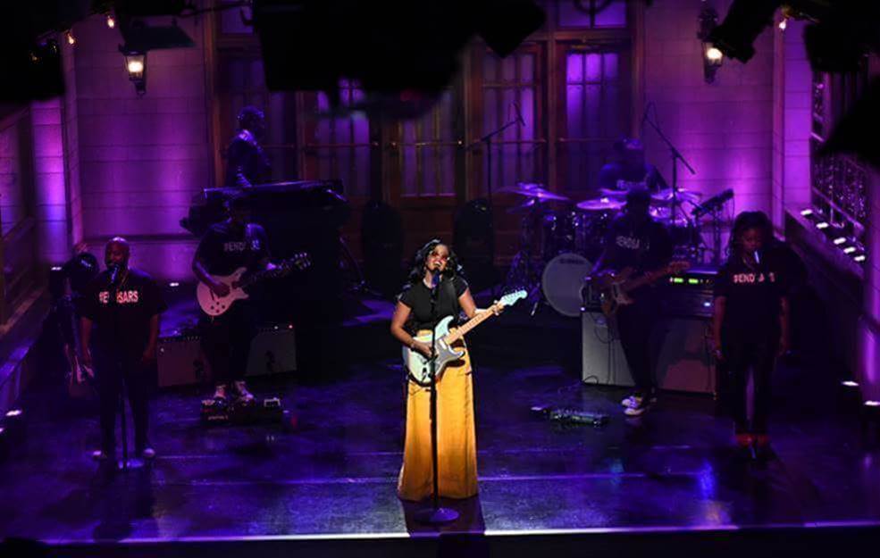 H.E.R. Debuts on SNL with “Damage” & “Hold On”