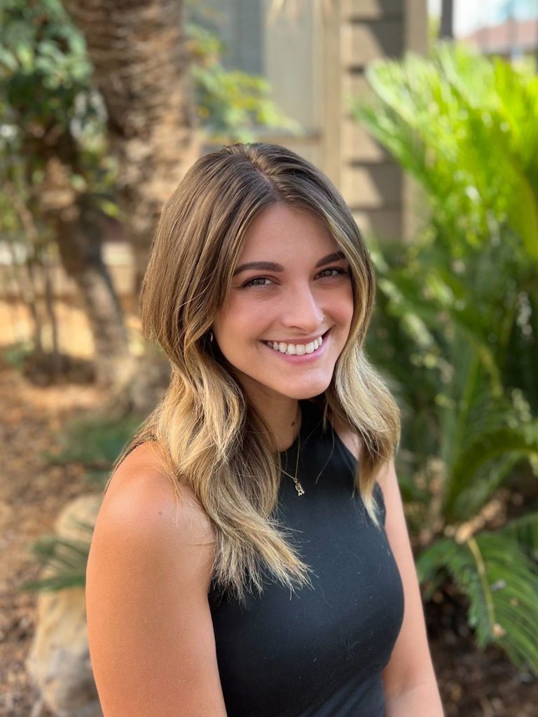 Alyssa Rose Joins Q104 Morning Show