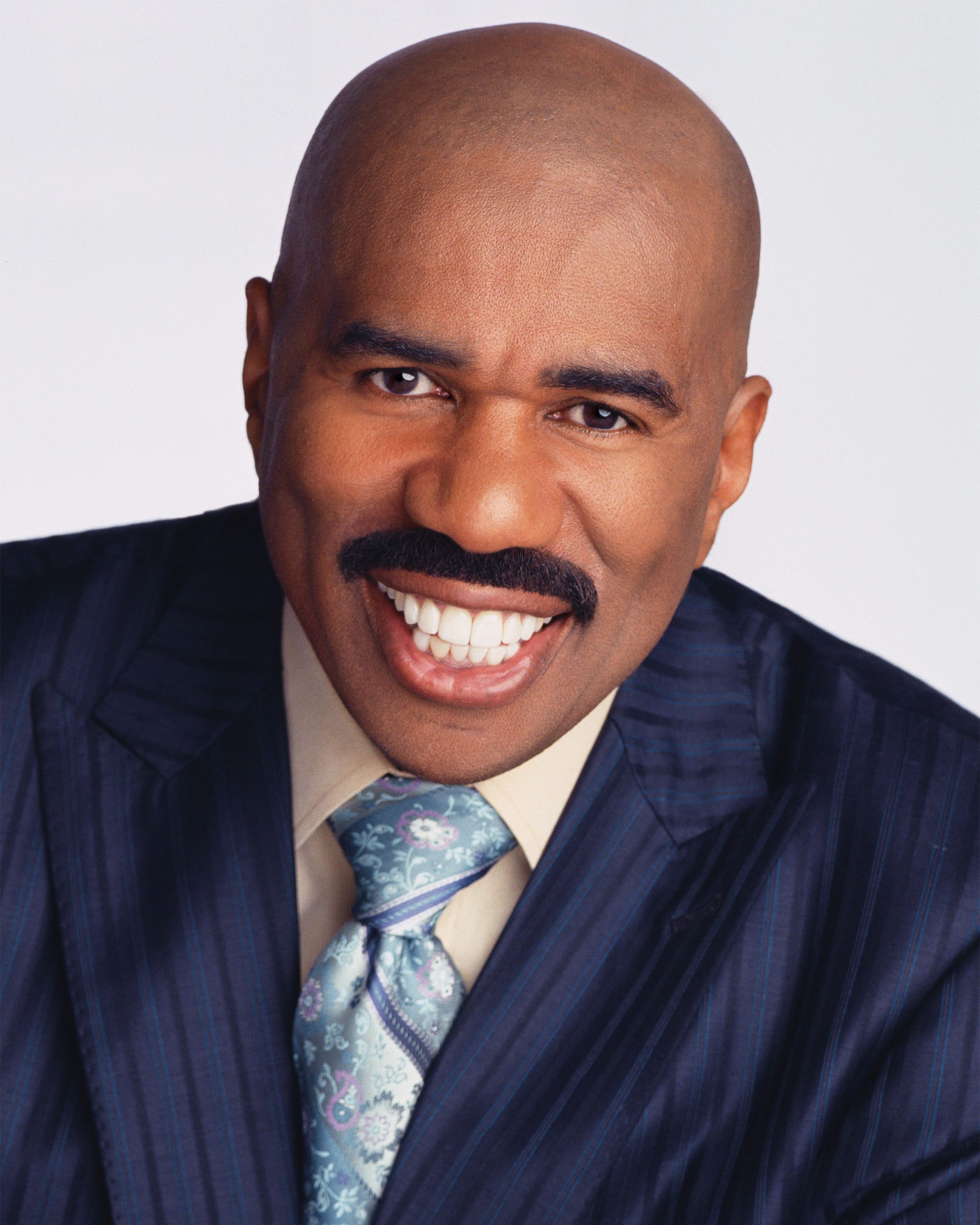 Magic Johnson Bids Steve Harvey Congratulations on his Last Comedy Show