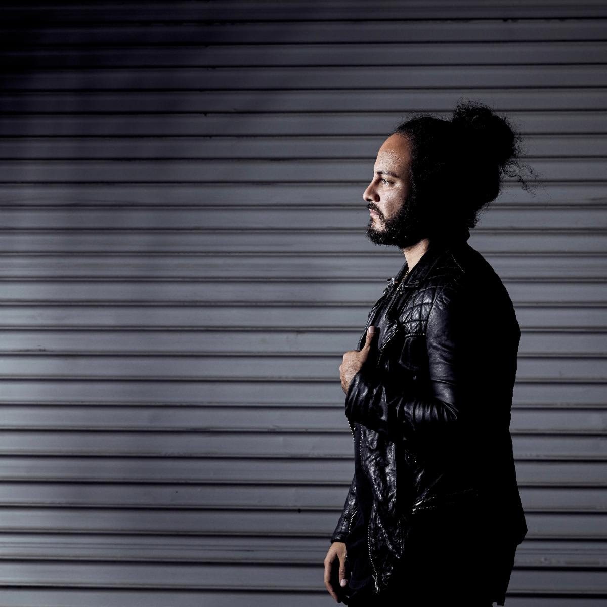 Sean Leon and Erick Serna Sign With 3V Method